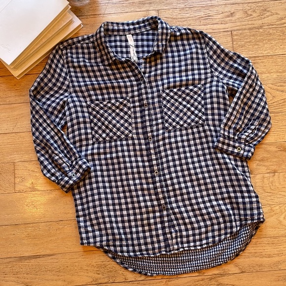 Seven7 Cotton 3/4 sleeve button down - Picture 3 of 11